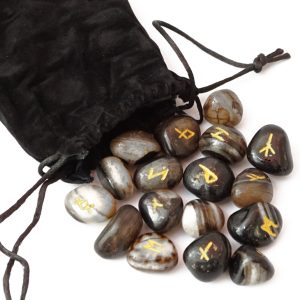 Руни з Чорного оніксу